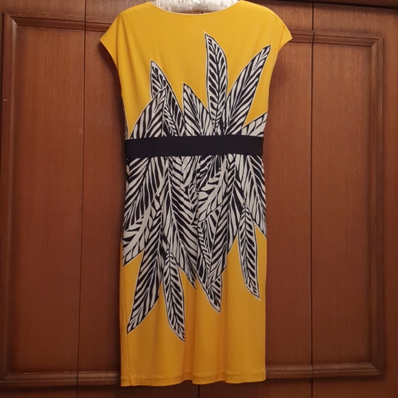 Maggy London flattering yellow dress, new - Picture 3 of 5